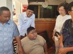 Wakil Bupati Karawang Antar Satia Bocah Obesitas Ke RSUD Karawang