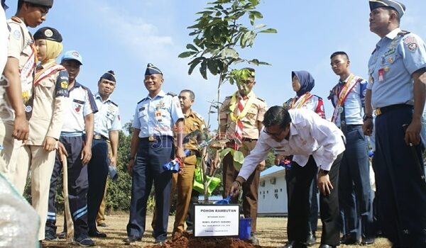 Bakti Sosial & Lauching Go Green dalam Peringatan Hari Bhakti TNI AU ke 72, di Kab. Subang