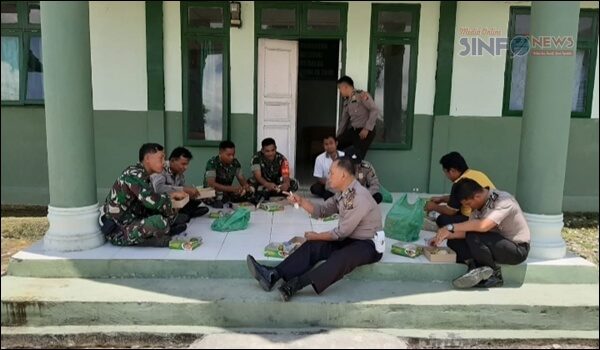 Iptu IGP Hutabarat, PLH Kapolsek Salak Polres Pakpak Bharat Berikan Ucapan selamat HUT TNI ke-74 pada Koramil Salak