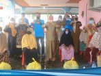 Wakil Bupati Serahkan Bantuan Sosial Berupa Paket Sembako Bagi Lansia Kabupaten Pohuwato