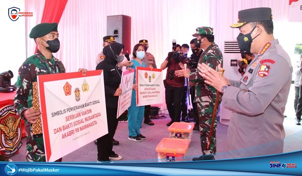 Kapolri Jenderal Listyo Sigit Prabowo meninjau langsung kegiatan serbuan vaksinasi@2021SINFONEWS.com