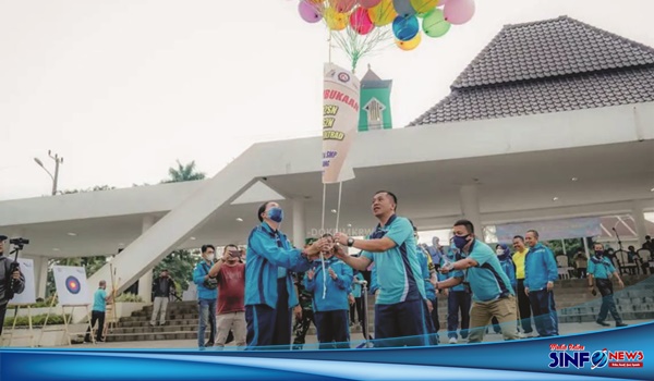 Pelepasan Balon oleh Wakil Bupati Karawang H. Aep Syaepuloh@2022SINFONEWS.com