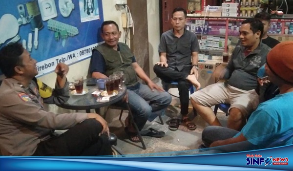 Anggota Polsek Kedawung saat memberikan imbauan terkait TPPO@2023SINFONEWS.com