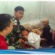 Babinsa Koramil Cimalaka Salurkan Bantuan Panglima TNI pada Korban Gempa
