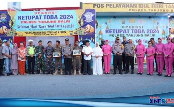Wali Kota Tanjungbalai Cek Pos Pengamanan dan Bagikan Bingkisan Pada Petugas Pengamanan